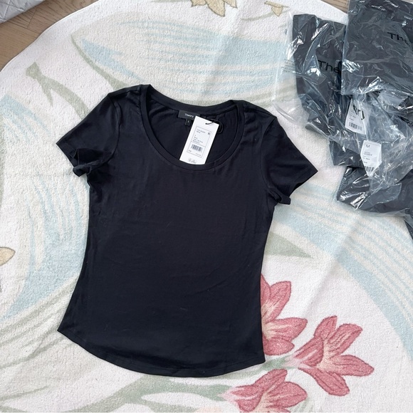 Theory tiny scoop tee black M0724516 - Picture 1 of 3